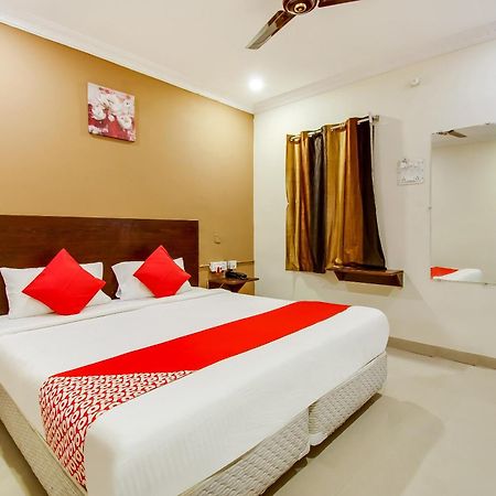 Oyo Akshaya Nest Hotel Vijayawada Ngoại thất bức ảnh