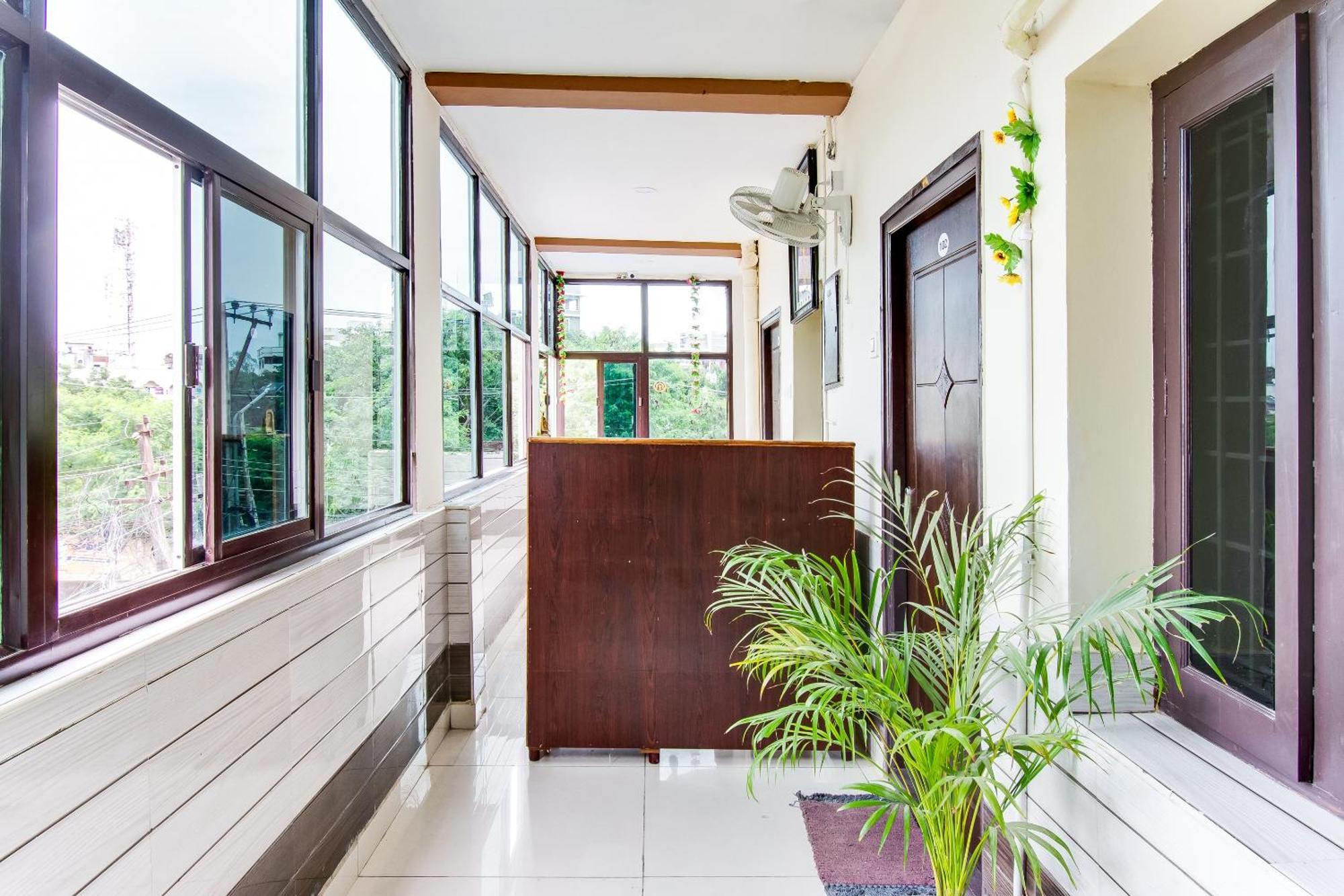 Oyo Akshaya Nest Hotel Vijayawada Ngoại thất bức ảnh