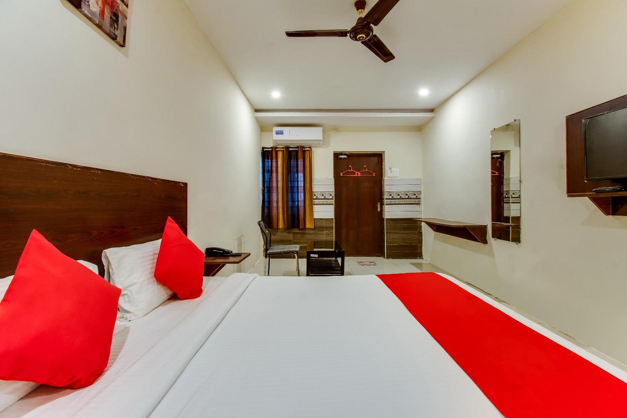 Oyo Akshaya Nest Hotel Vijayawada Ngoại thất bức ảnh